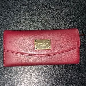 MICHAEL KORS LONG WALLET SOFT LEATHER IN BURGUNDY